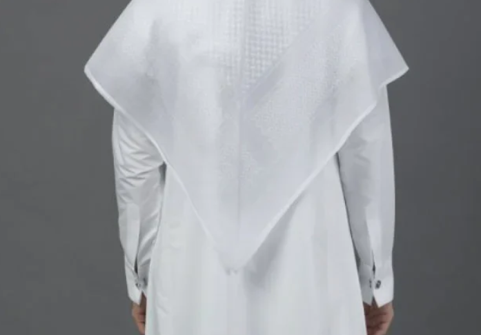 The symbolism of the white Arabian square scarf in Arab culture