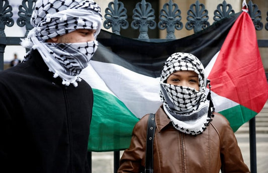 What does wearing the keffiyeh meaning？