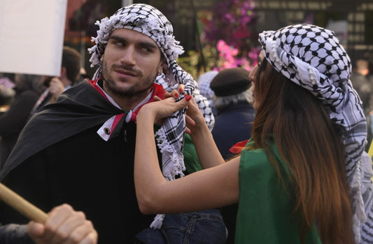 What are the benefits of wearing a keffiyeh?