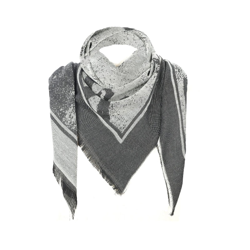 Free and versatile shawl