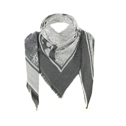 Free and versatile shawl