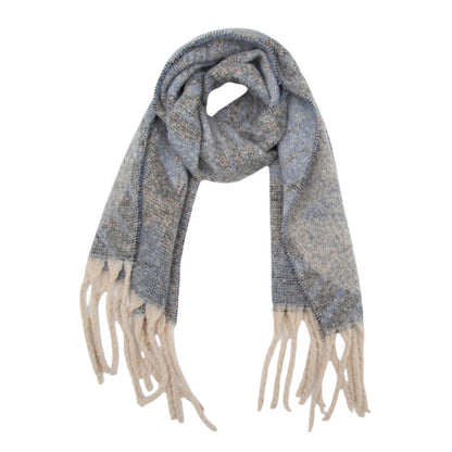  trimmed with delicate fringed edges