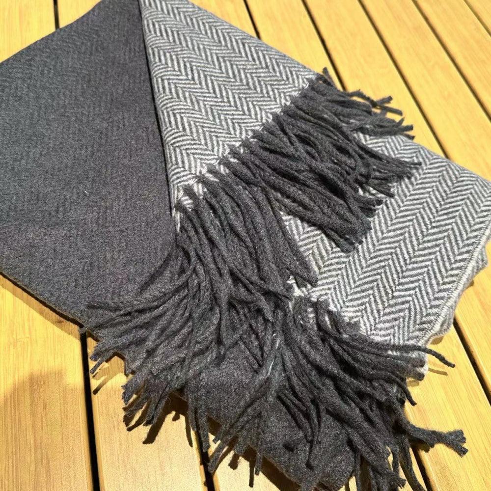 "Cement ash splice with tassel"lozenge Monochrome plain scarf