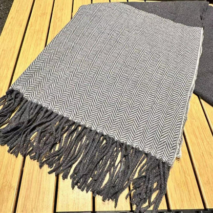 "Cement ash splice with tassel"lozenge Monochrome plain scarf