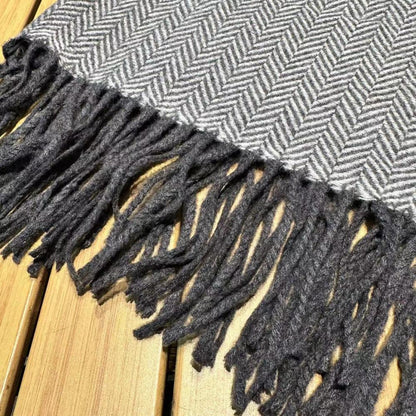 "Cement ash splice with tassel"lozenge Monochrome plain scarf