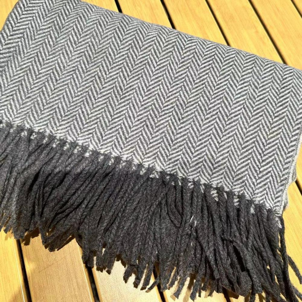 "Cement ash splice with tassel"lozenge Monochrome plain scarf