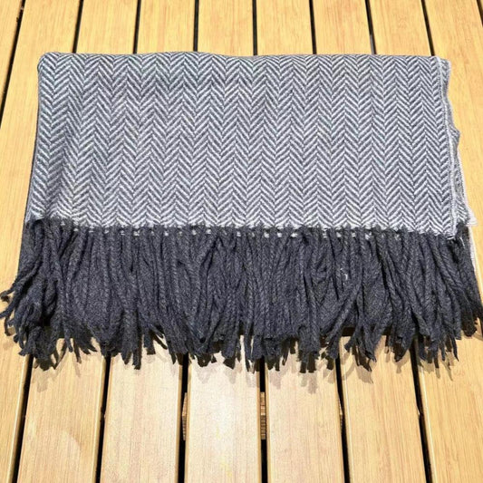 "Cement ash splice with tassel"lozenge Monochrome plain scarf