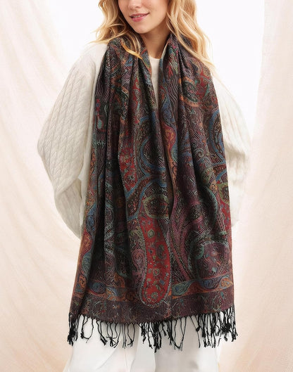 Exceptionally warm andsuper comfortable scarf.
