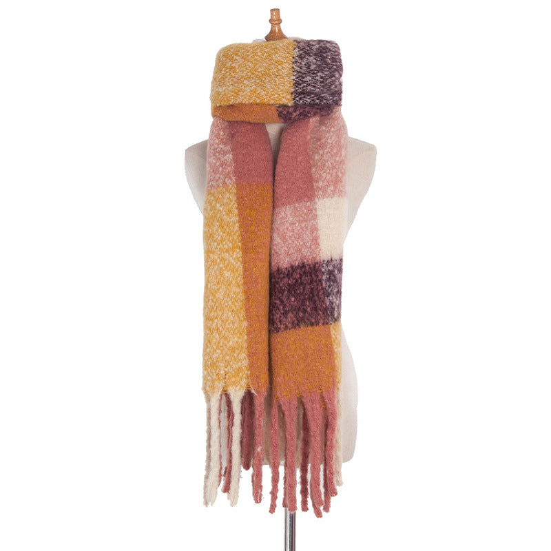 SIMPLE AND GENEROUS! SCARVES ENHANCE FEMININE ELEGANCE WITH STYLE AND CHARM
