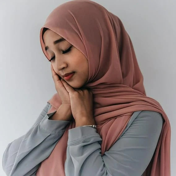 Women wearing chiffon composite silk scarves