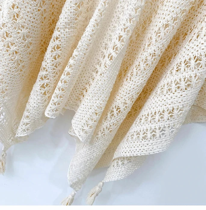 Beige knitted shawl corner