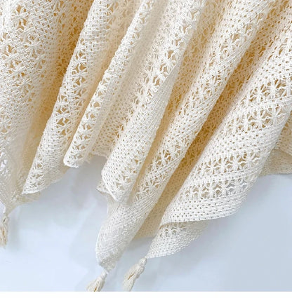 Beige knitted shawl corner